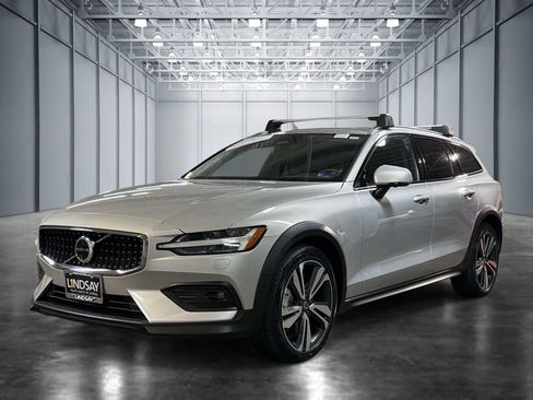 Used 2024 Volvo V60 B5 Cross Country Plus w/ Protection Package Premier AWD/4WD image 1