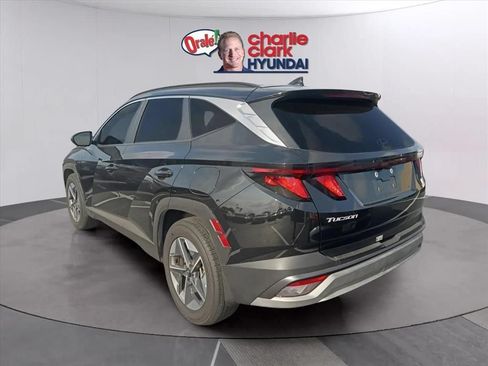 Used 2025 Hyundai Tucson SEL FWD image 2
