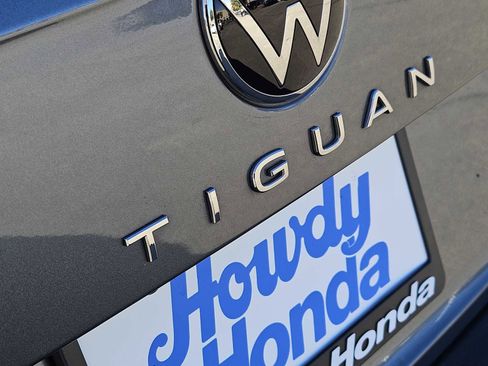 Used 2022 Volkswagen Tiguan SE image 11