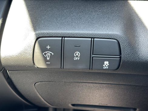 Used 2025 Hyundai Elantra SE image 29