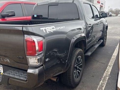 Used 2021 Toyota Tacoma TRD Sport w/ Technology Package image 3