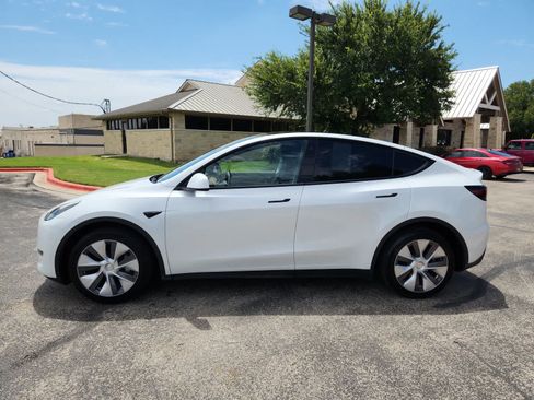 Used 2023 Tesla Model Y Long Range AWD/4WD image 4