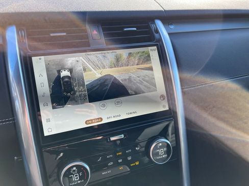 New 2025 Land Rover Discovery Dynamic SE image 19