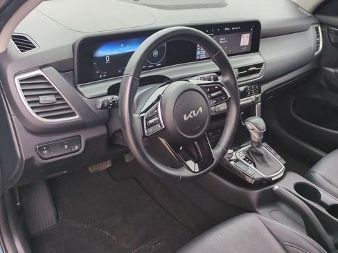 Used 2024 Kia Seltos EX AWD/4WD image 2