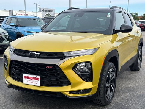 Used 2023 Chevrolet TrailBlazer RS w/ Convenience Package AWD/4WD image 2