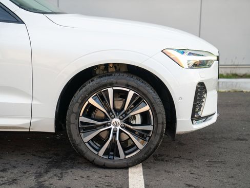 Used 2024 Volvo XC60 B5 Plus w/ Protection Package Premier image 9
