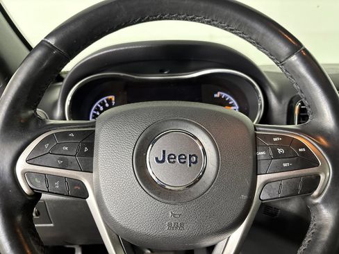 Used 2020 Jeep Grand Cherokee Altitude AWD/4WD image 16