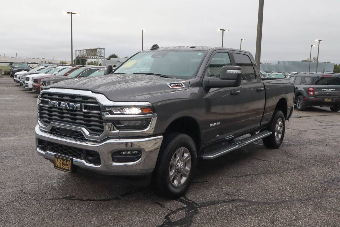 Used 2026 RAM 2500 Big Horn AWD/4WD image 3