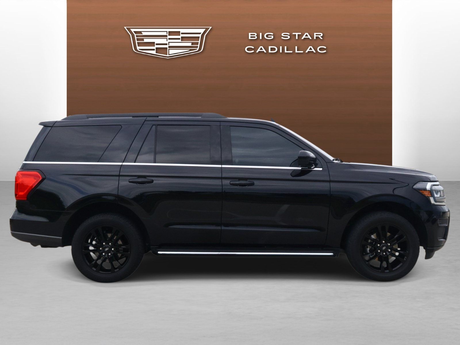 Used 2023 Ford Expedition XLT AWD/4WD image 6
