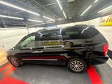 Used 2011 Kia Sedona EX w/ Luxury Pkg image 2
