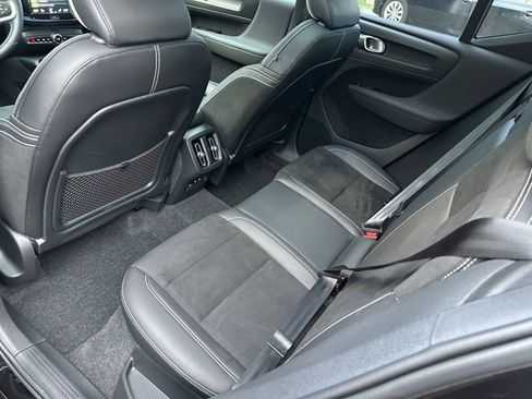 Used 2021 Volvo XC40 T5 R-Design w/ Advanced Package AWD/4WD image 29