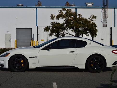 Used 2011 Maserati GranTurismo S image 2