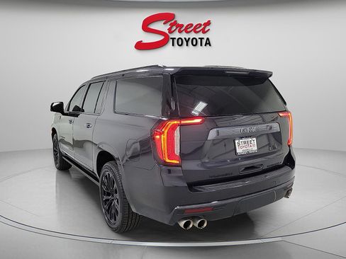 Used 2023 GMC Yukon XL Denali Ultimate AWD/4WD image 2