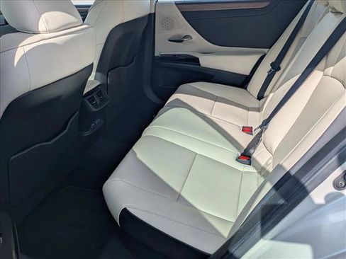 Used 2025 Lexus ES 300h w/ Premium Package image 17