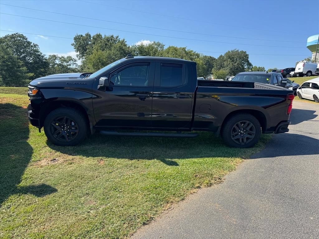 Used 2026 Chevrolet Silverado 1500 Custom w/ Turbomax Blackout Package AWD/4WD image 8