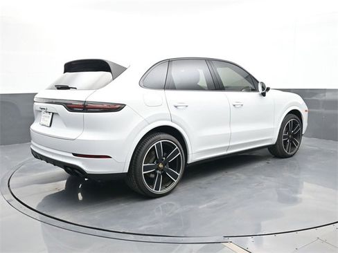 Used 2023 Porsche Cayenne S Platinum image 23