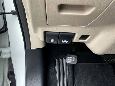 Certified 2023 Nissan Murano Platinum w/ Cargo Package image 15