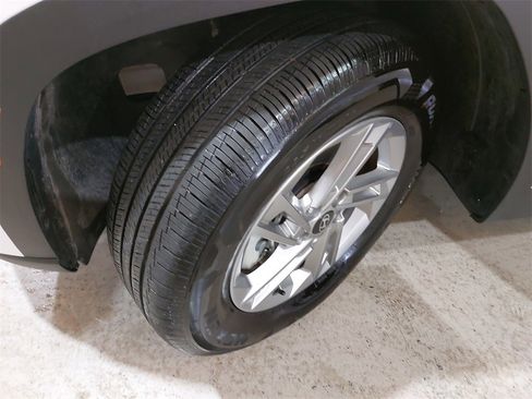 Certified 2025 Hyundai Tucson SE image 30