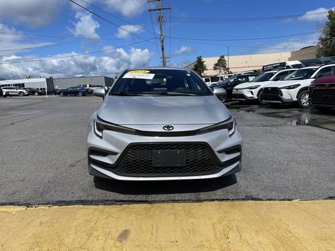 Used 2024 Toyota Corolla SE w/ SE Premium Package FWD image 4