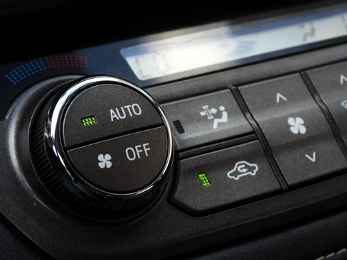 Used 2015 Toyota RAV4 XLE FWD image 55