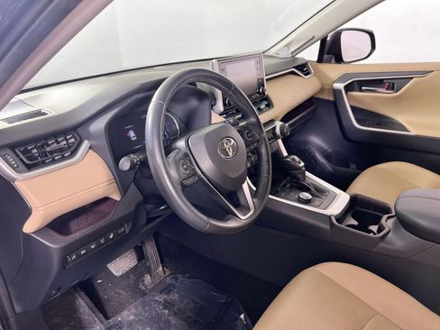 Used 2019 Toyota RAV4 Limited image 9