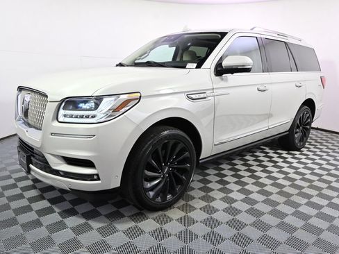 Used 2021 Lincoln Navigator Reserve AWD/4WD image 2