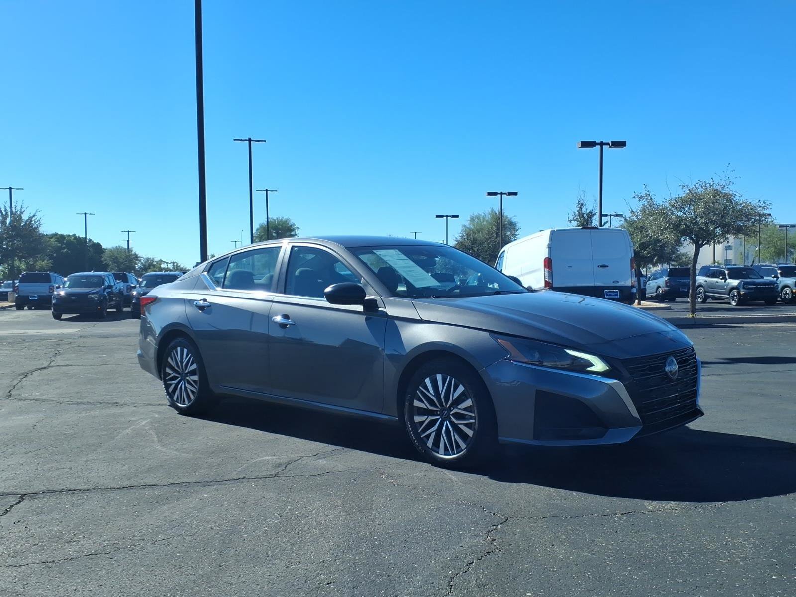 Used 2025 Nissan Altima 2.5 SV FWD image 7