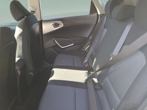 Certified 2025 Kia Soul LX image 7
