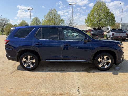 Used 2023 Honda Pilot EX-L image 3