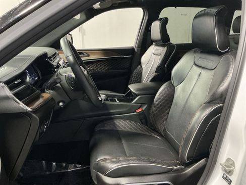 Used 2023 Jeep Grand Cherokee Summit w/ Luxury Tech Group V image 21