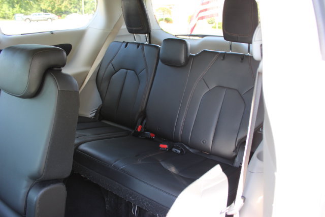 Used 2018 Chrysler Pacifica Touring-L w/ Tire & Wheel Group FWD image 49