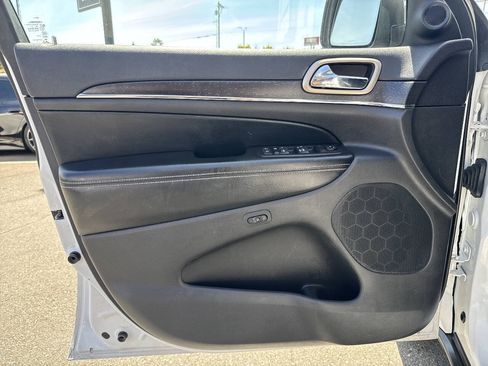 Used 2016 Jeep Grand Cherokee Limited AWD/4WD image 30