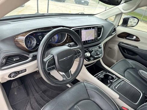 Used 2022 Chrysler Pacifica Limited AWD/4WD image 42