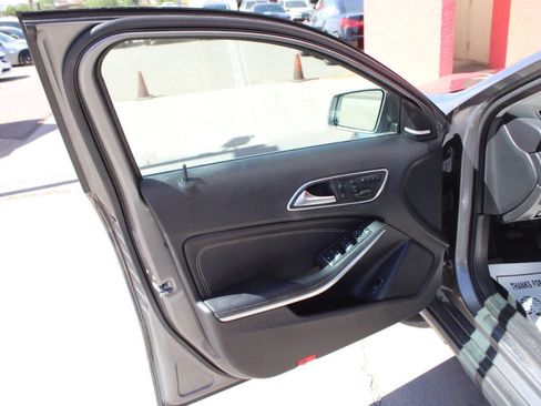 Used 2015 Mercedes-Benz GLA 250 image 9
