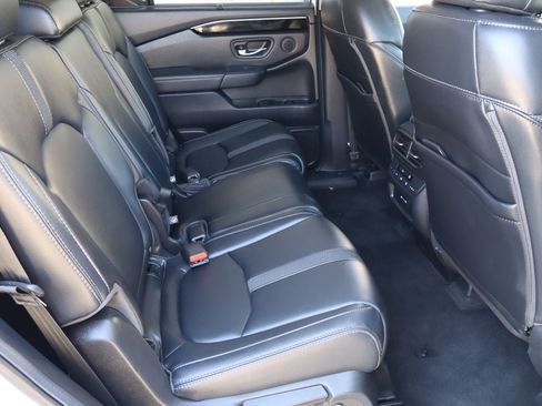 Used 2025 Honda Pilot EX-L image 17