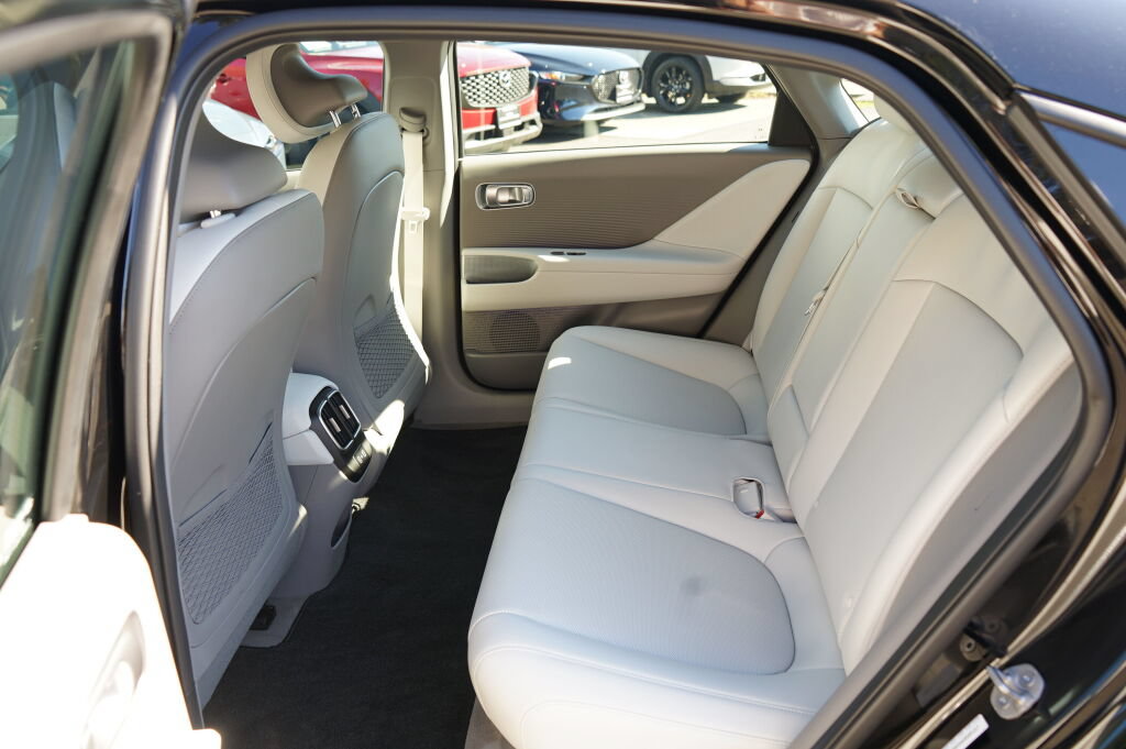 Certified 2025 Hyundai Ioniq 6 SEL RWD image 18