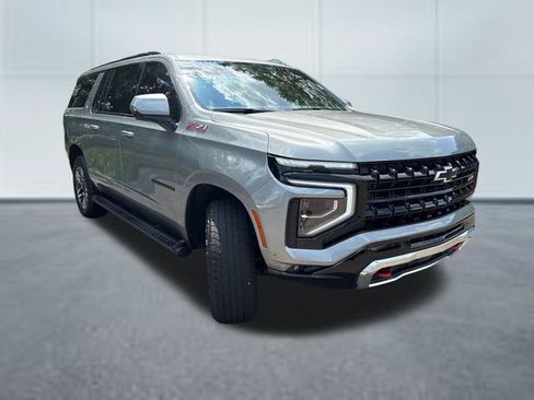 Used 2026 Chevrolet Suburban Z71 w/ Comfort Package AWD/4WD image 5