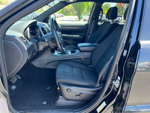 Used 2021 Jeep Grand Cherokee Laredo AWD/4WD image 25