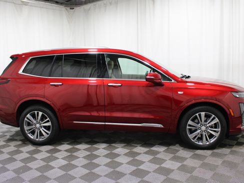 Certified 2025 Cadillac XT6 Premium Luxury w/ Platinum Package AWD/4WD image 33