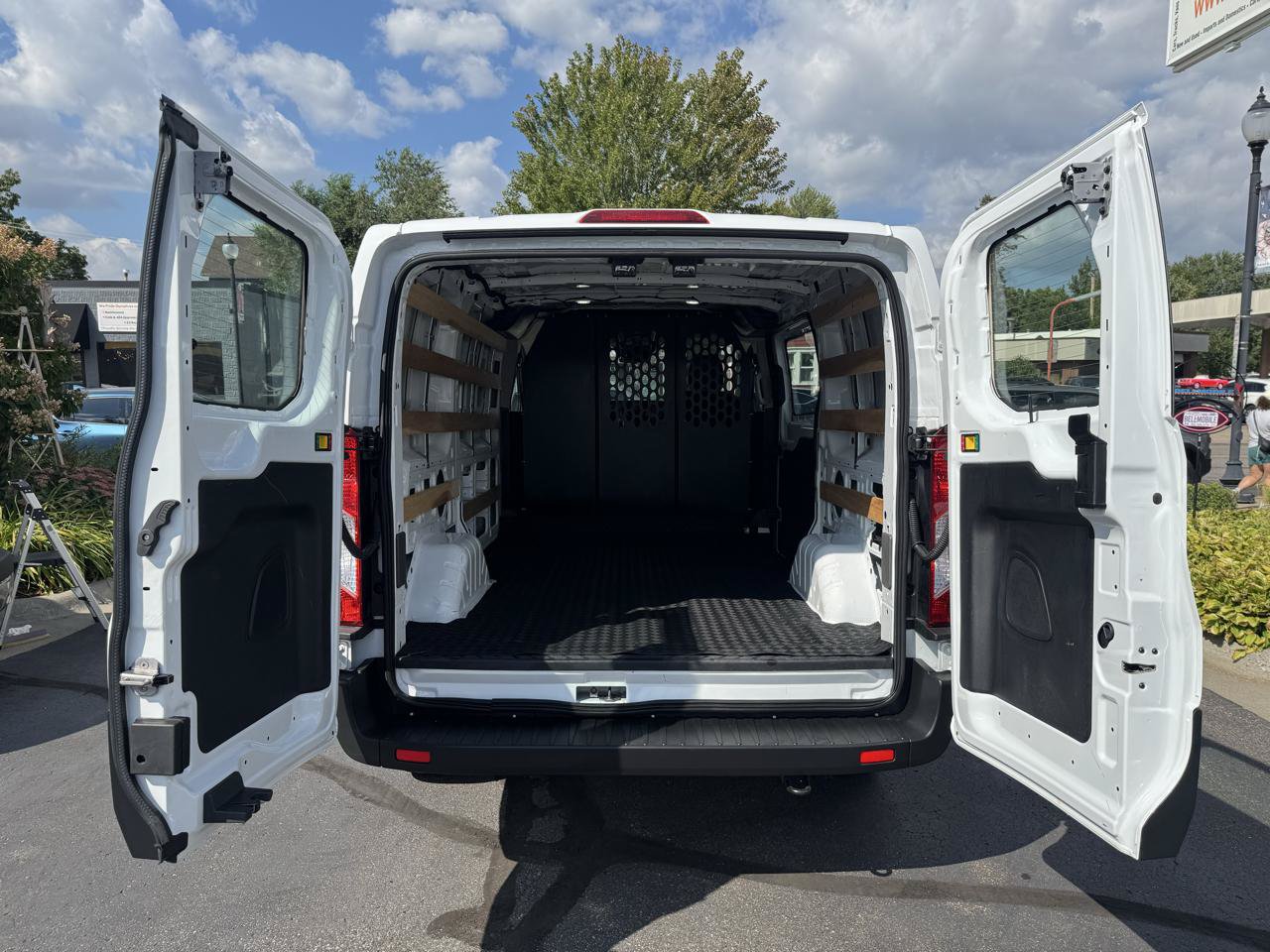 Used 2025 Ford Transit 250 Low Roof w/ Exterior Upgrade Package RWD image 10
