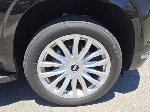 Used 2025 Cadillac Escalade ESV Luxury RWD image 22