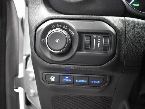 Used 2022 Jeep Wrangler Unlimited Sahara w/ Cold Weather Group image 18