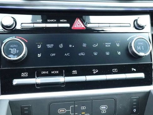 Used 2025 Hyundai Santa Fe Limited AWD/4WD image 11