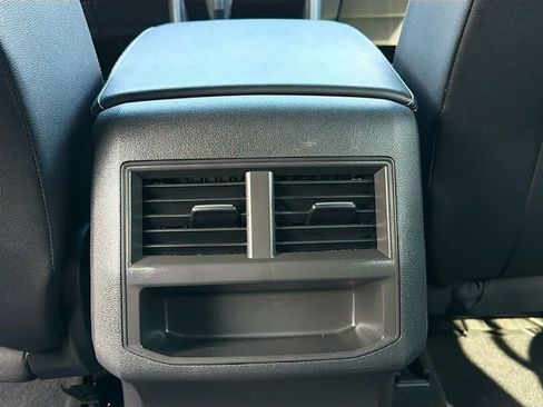 Used 2022 Volkswagen Atlas Cross Sport SE image 24