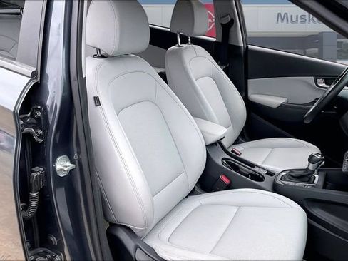 Used 2023 Hyundai Kona Limited AWD/4WD image 29