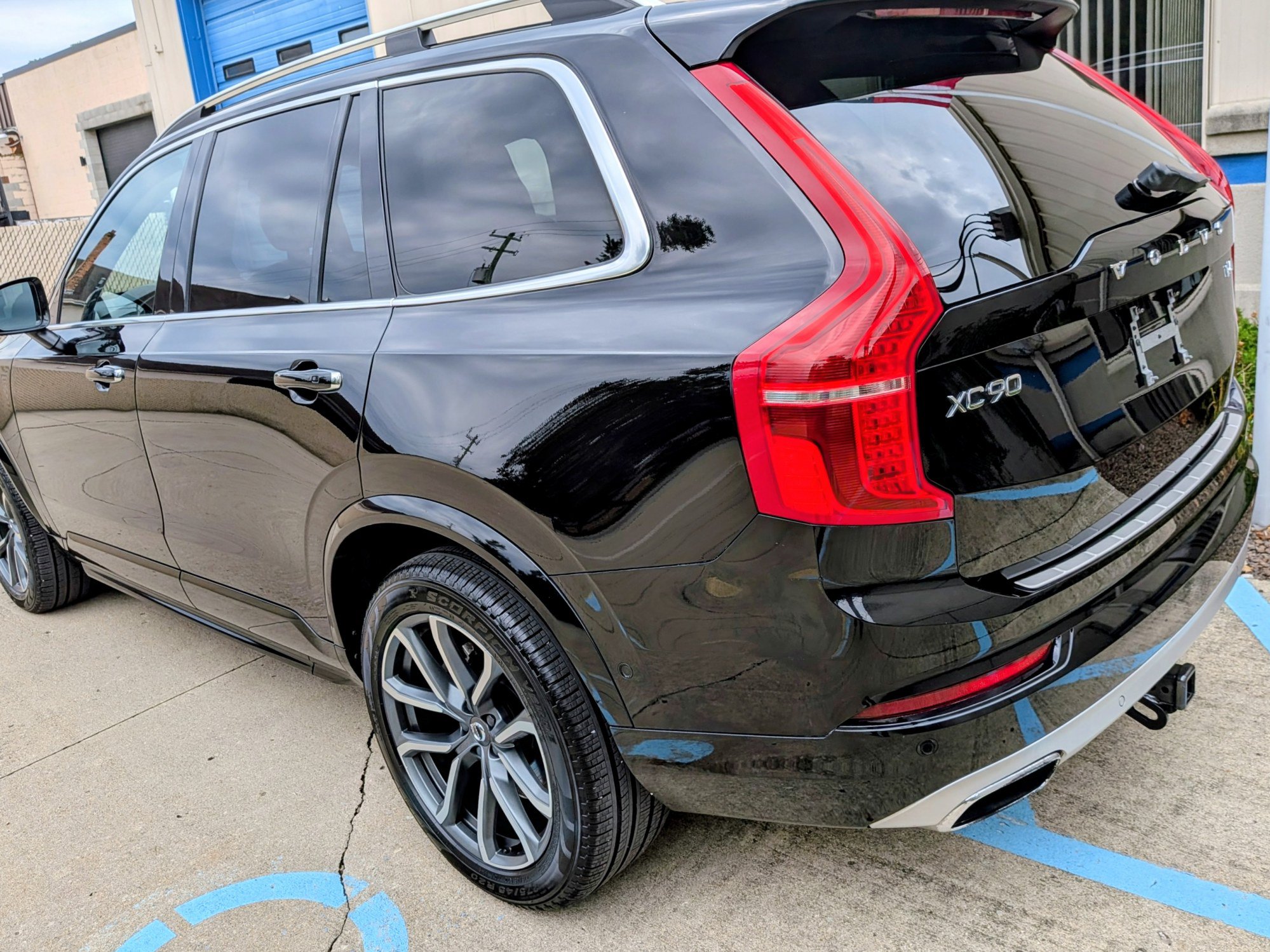 Used 2018 Volvo XC90 T6 Momentum w/ Convenience Package AWD/4WD image 4
