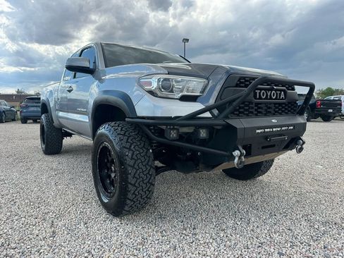 Used 2016 Toyota Tacoma TRD Off-Road AWD/4WD image 2
