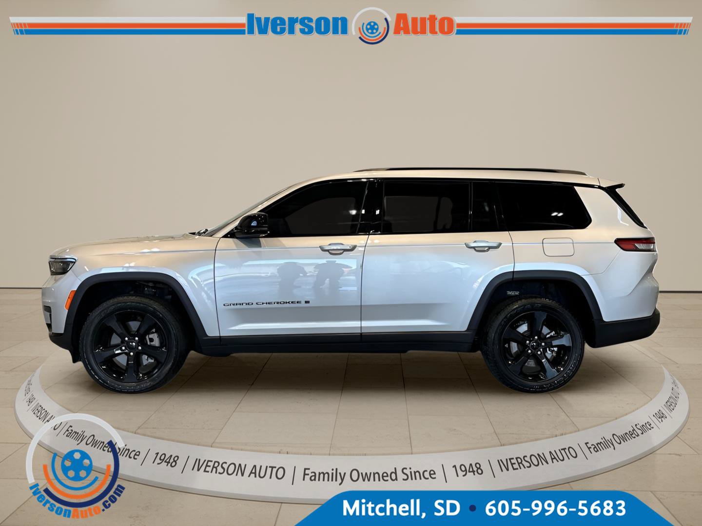 Used 2023 Jeep Grand Cherokee L Laredo AWD/4WD image 4