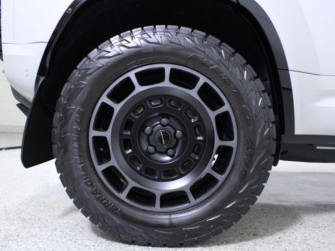 Used 2026 Land Rover Defender 110 OCTA AWD/4WD image 8
