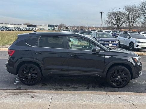 Certified 2024 Volkswagen Taos SE w/ Black Wheel Plus Package image 6